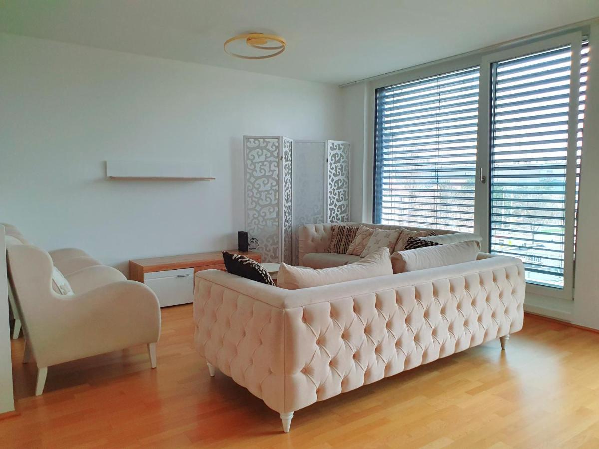 Near Lake Two Bedroom Duplex Apartment 비엔나 외부 사진