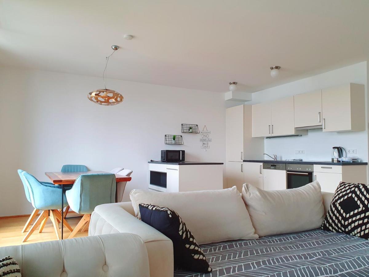 Near Lake Two Bedroom Duplex Apartment 비엔나 외부 사진