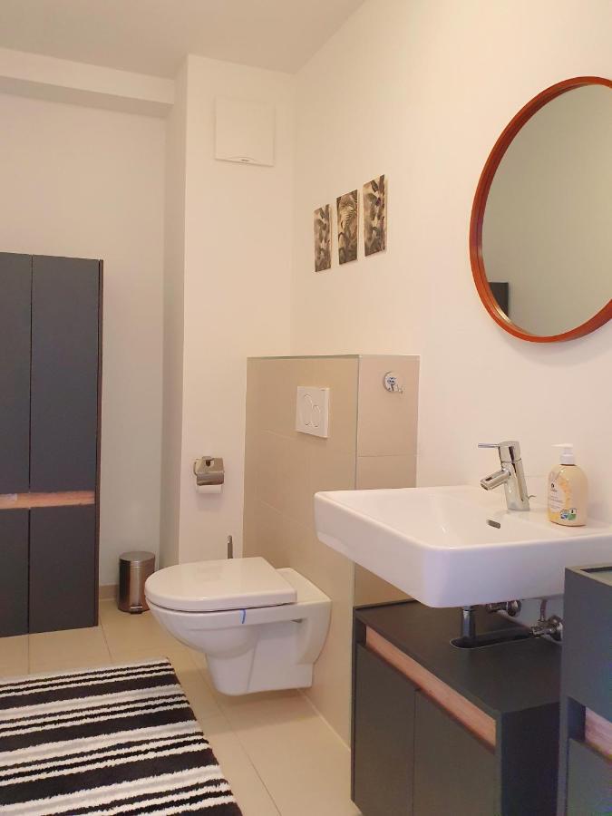 Near Lake Two Bedroom Duplex Apartment 비엔나 외부 사진