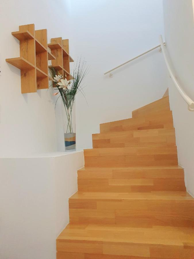 Near Lake Two Bedroom Duplex Apartment 비엔나 외부 사진